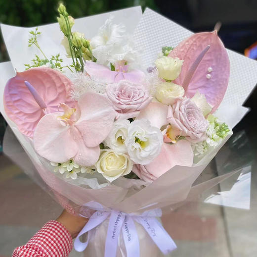 【粉色海洋】5朵曼塔玫瑰+2粉掌+3蝴蝶兰 精品花束 商品图1