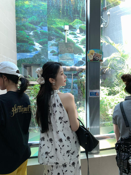 Read Nameless /在澳门看熊猫穿的一套黑色玫瑰花套装 商品图8