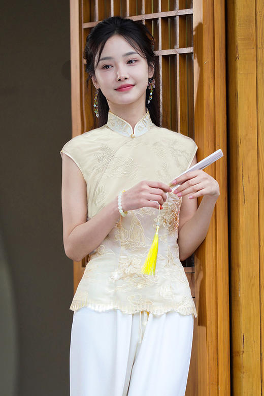 逸红颜明月优选# 『芸楚』精美重工刺绣款旗袍领上衣,新古典玉色,轻盈薄纱,灵动美丽 商品图5