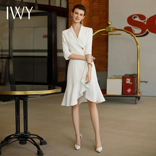 IWY/夏季新品气质女神范白色连衣裙高端主持人上镜裙不规则职业装Q1052 商品图2