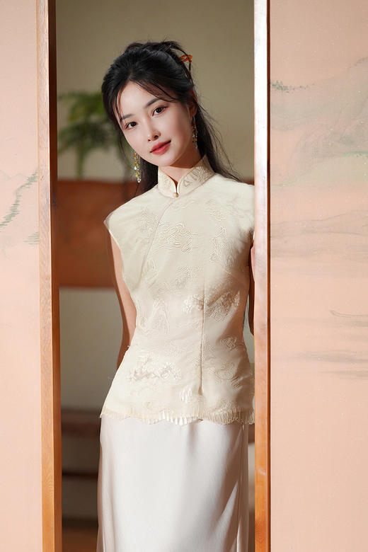 逸红颜明月优选# 『芸楚』精美重工刺绣款旗袍领上衣,新古典玉色,轻盈薄纱,灵动美丽 商品图10