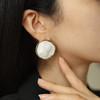 【超模刘雯&吴宣仪&吴昕&李莎旻子同款】Art Nouveau新艺术时期 | 白色波纹耳环 商品缩略图1