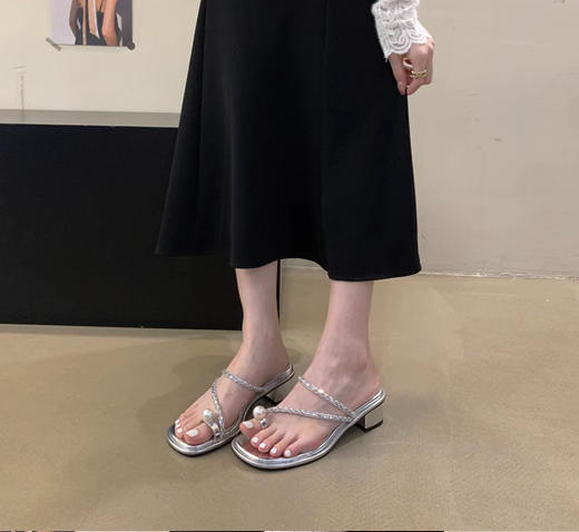 【轻奢小众系列！一字细带水钻高跟凉拖】时尚舒适百搭，上班族通勤凉鞋，舒适不累脚珍珠套趾凉鞋L 商品图6