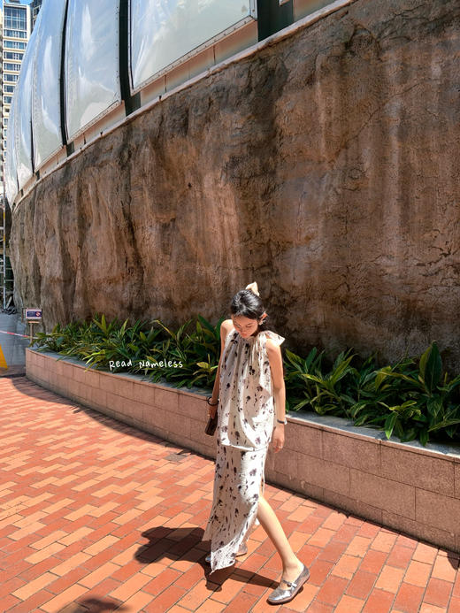 Read Nameless /在澳门看熊猫穿的一套黑色玫瑰花套装 商品图3