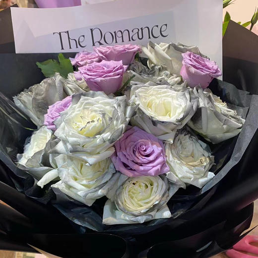 【不被世俗所困】11朵黑骑士+7朵紫玫瑰 精品花束 商品图0