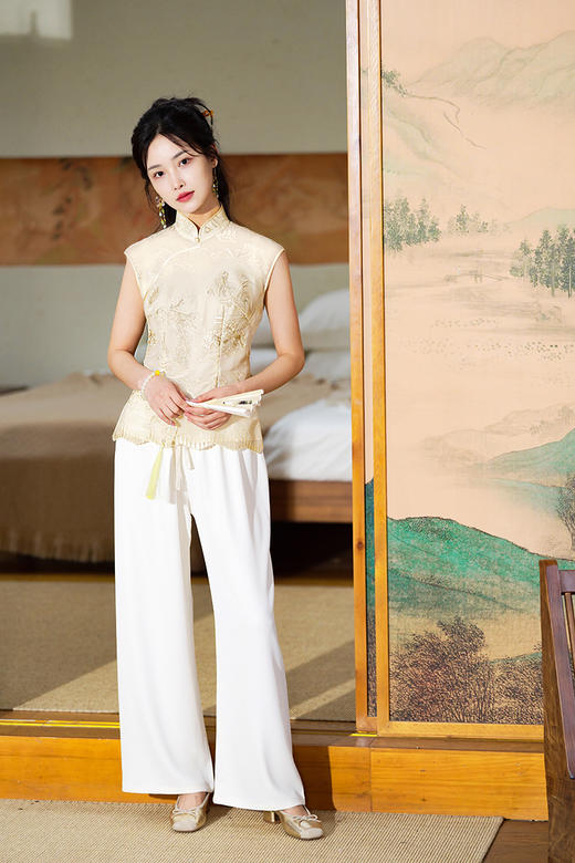 逸红颜明月优选# 『芸楚』精美重工刺绣款旗袍领上衣,新古典玉色,轻盈薄纱,灵动美丽 商品图3