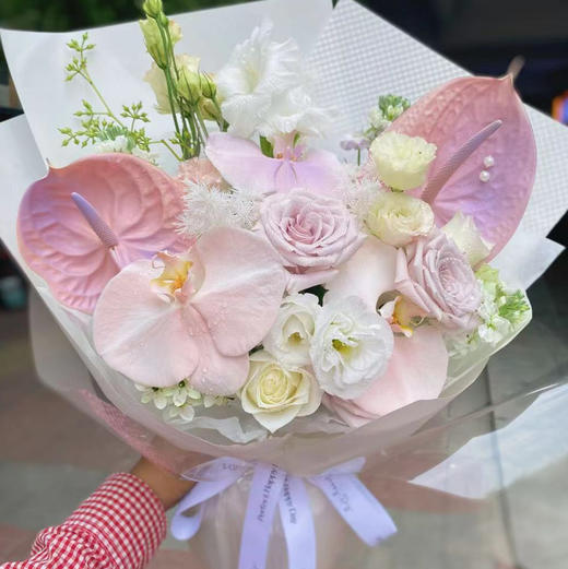 【粉色海洋】5朵曼塔玫瑰+2粉掌+3蝴蝶兰 精品花束 商品图0