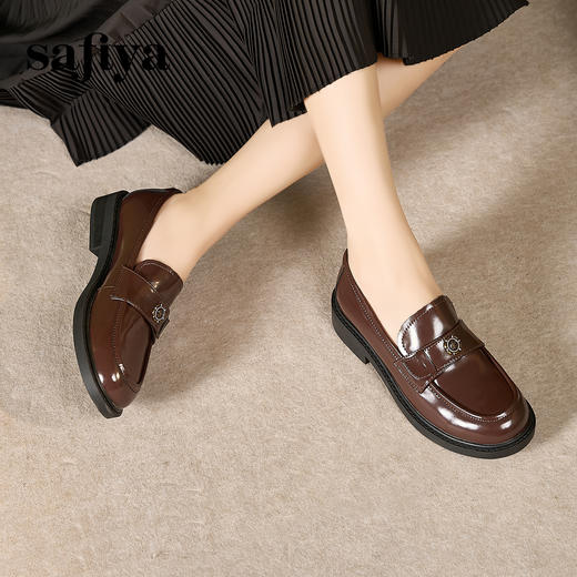 Safiya/索菲娅2024复古玫瑰扣百搭一脚蹬粗跟软底英伦乐福鞋 SF43112155 商品图8