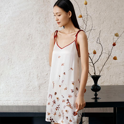 【印上秋天】100%桑蚕丝吊带睡裙V领蝴蝶肩带印花真丝睡衣女金三塔  YSFEC302 商品图1