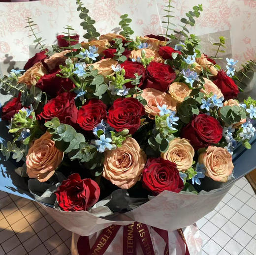 【幸福恋歌】a款，卡布奇诺➕丝绒玫瑰共36朵，高端大气花束 商品图0