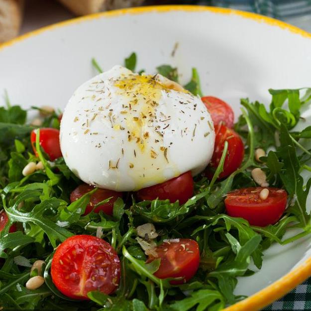 布拉塔奶酪沙拉