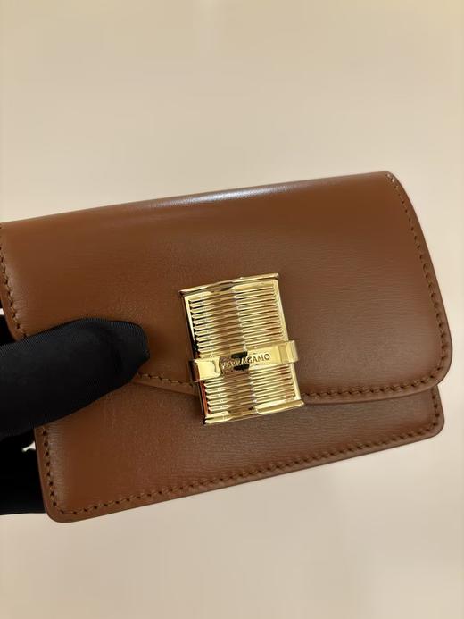 【特价商品不退不换】FERRAGAMO 菲拉格慕 卡包女  0775210-002 .（暂无品牌物料包装） 商品图1