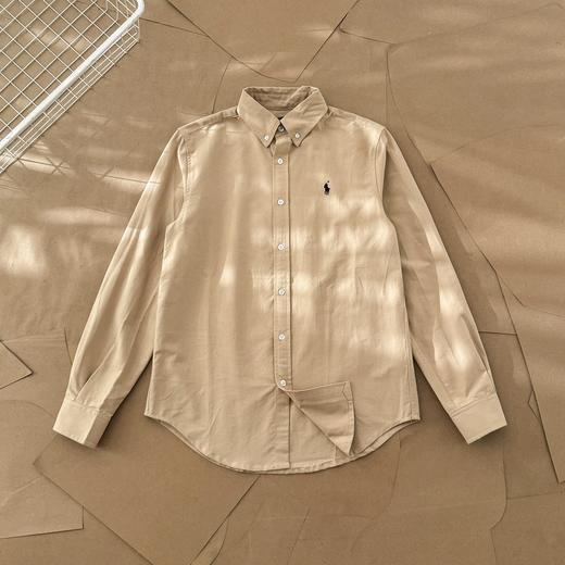 点此购买 拉夫劳伦男女款牛津纺纯色Logo刺绣排扣翻领六色经典长袖休闲衬衫 gz 292316 商品图3