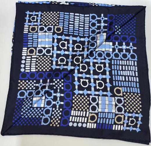 【特价商品不退不换】FERRAGAMO 菲拉格慕 女丝巾  0775346-003 .（暂无品牌物料包装） 商品图0