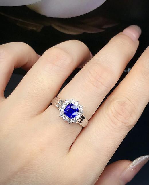 1.06ct 4.42g 蓝宝石戒指 商品图4
