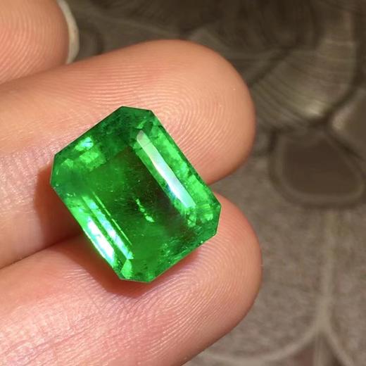 7.37ct 祖母绿裸石 商品图0