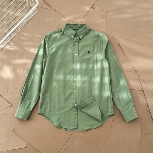 点此购买 拉夫劳伦男女款牛津纺纯色Logo刺绣排扣翻领六色经典长袖休闲衬衫 gz 292316 商品图4