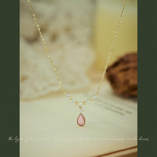 Oflye潮流饰品  粉色皇后女王贝水滴吊坠纯银项链女新款轻奢小众高级感锁骨链 商品图1