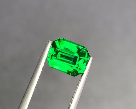2.22ct 沙弗莱裸石 商品图4