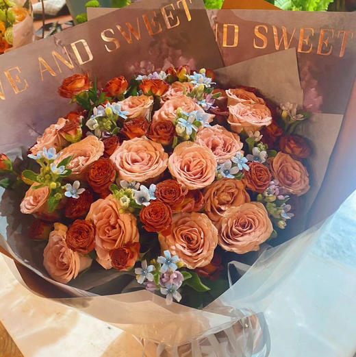 【珍藏幸福的故事】19朵卡布奇诺复古色系高端花束 商品图1