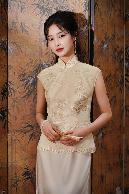 逸红颜明月优选# 『芸楚』精美重工刺绣款旗袍领上衣,新古典玉色,轻盈薄纱,灵动美丽 商品图1