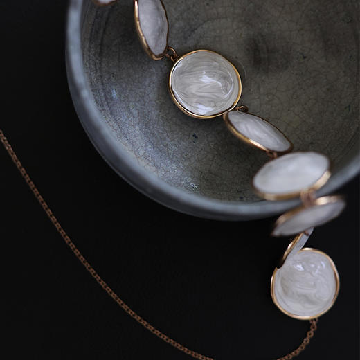 【陈德容同款】Art Nouveau新艺术时期 | 白色波纹项链 商品图3