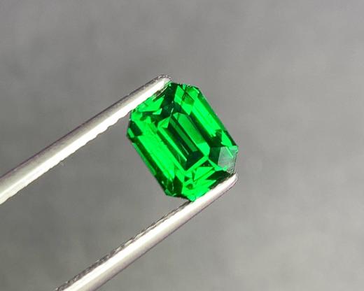 2.22ct 沙弗莱裸石 商品图1