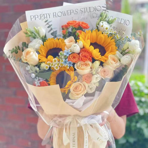 【缤纷祝福】向日葵➕6朵香槟玫瑰主题精美时尚花束 商品图0