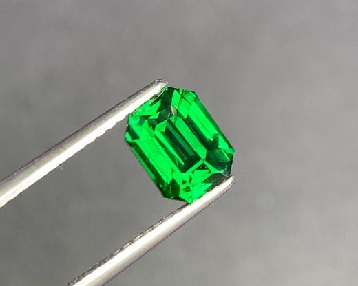 2.22ct 沙弗莱裸石 商品图0