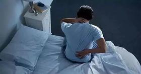 上了年纪，“晚上起夜”与“不起夜”，哪个更健康？医生说出答案