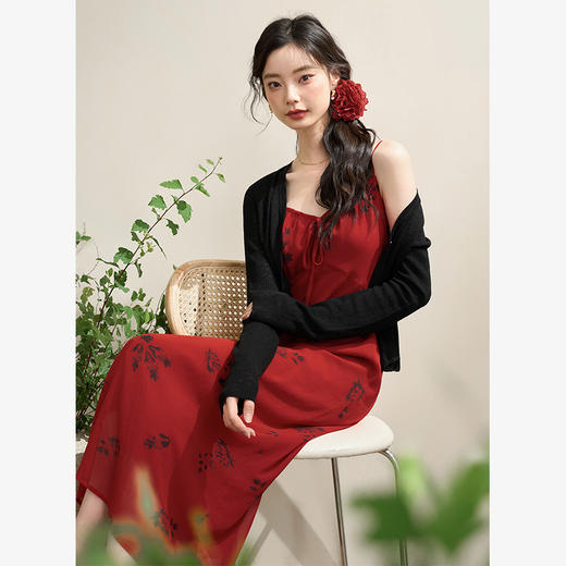 西遇红色碎花法式设计感吊带连衣裙女早春新款浪漫优雅长裙子D2742212 商品图4