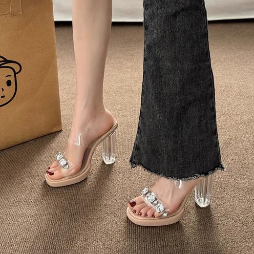 【踩屎感厚底防水台透明一字高跟鞋】高跟鞋女外穿2025夏季新款法式粗跟，填充优质乳胶鞋垫，平稳行走舒适到起飞，水钻透明水晶凉鞋女拖鞋女鞋子外出凉拖鞋QQ 商品图0