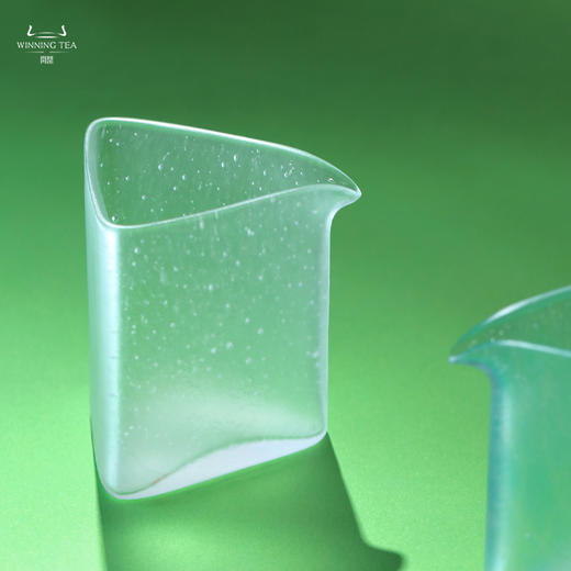 问鼎琉璃三角公杯 （透明白）（蓝）（琥珀） 商品图3