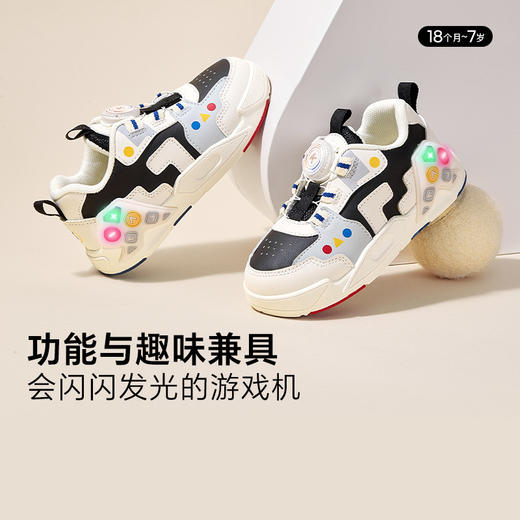 卡特兔童鞋儿童板鞋小白鞋2024秋季闪灯鞋旋转纽扣运动跑步鞋 商品图0