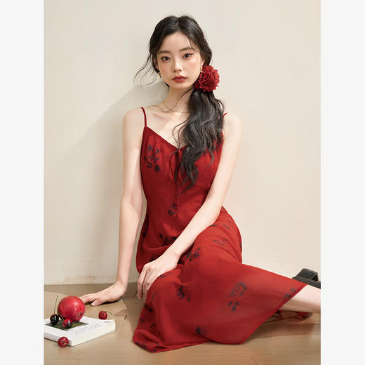 西遇红色碎花法式设计感吊带连衣裙女早春新款浪漫优雅长裙子D2742212 商品图2