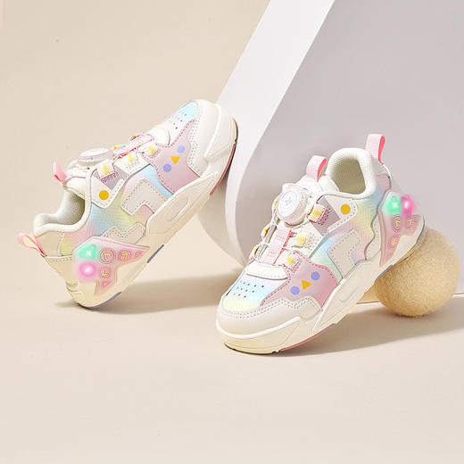 卡特兔童鞋儿童板鞋小白鞋2024秋季闪灯鞋旋转纽扣运动跑步鞋 商品图2