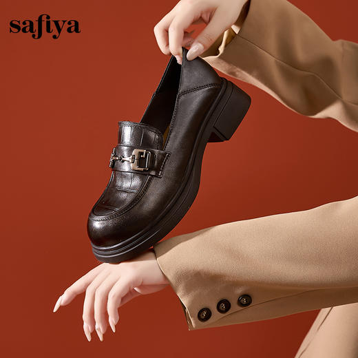 Safiya/索菲娅2025英伦真皮石头纹圆头金属扣百搭粗跟乐福鞋 SF43112103 商品图7