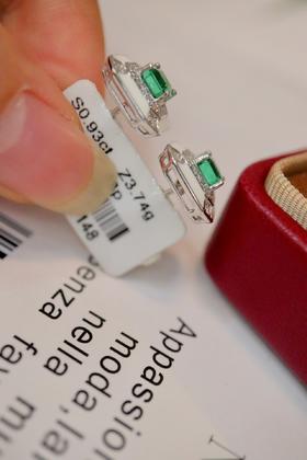 0.93ct 祖母绿耳钉