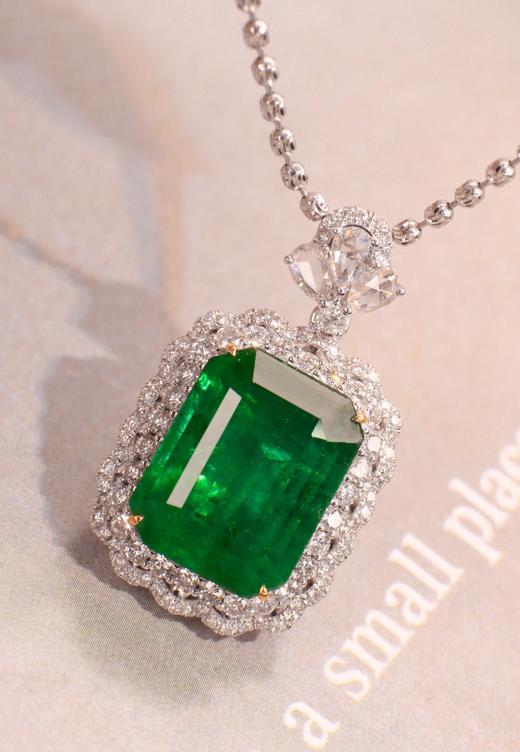 8.7ct 祖母绿吊坠 商品图0