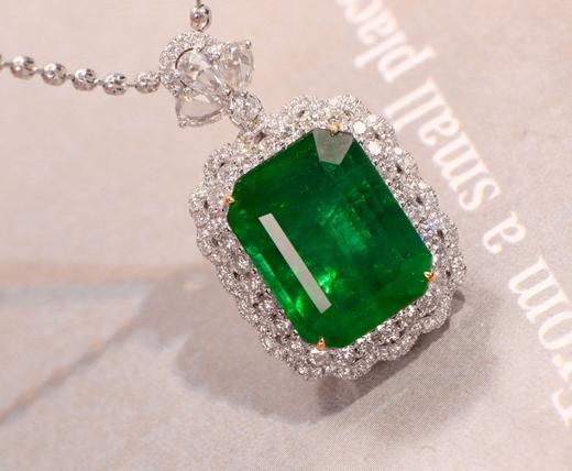 8.7ct 祖母绿吊坠 商品图1