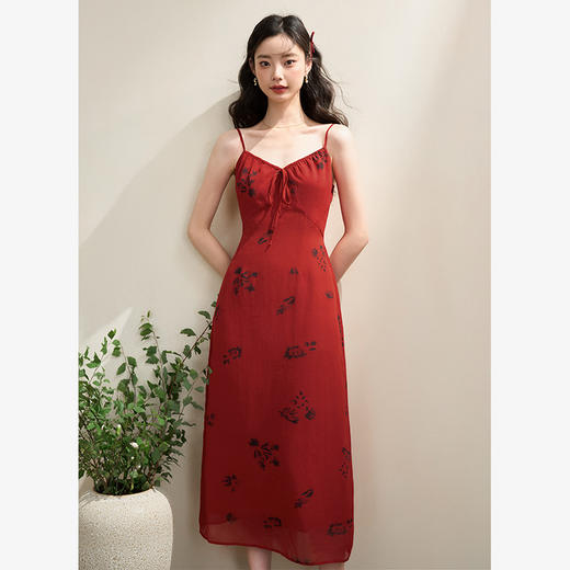 西遇红色碎花法式设计感吊带连衣裙女早春新款浪漫优雅长裙子D2742212 商品图3