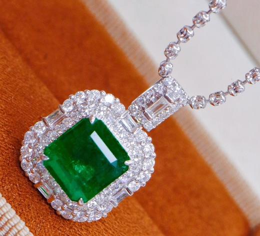 2.4ct 祖母绿吊坠 商品图2