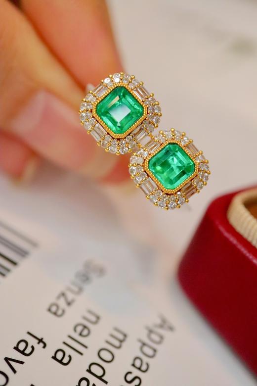 1.5ct 祖母绿耳钉 商品图3