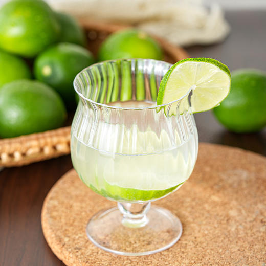 塔希提无籽香水柠檬 汁水香气浓郁，口感芳香宜人，是柠檬中口感及味道极佳的品种 商品图1