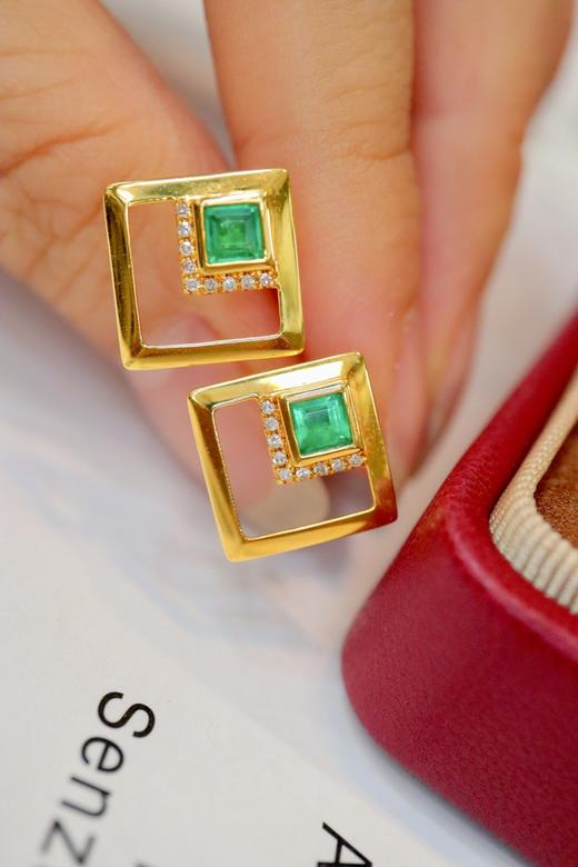 0.8ct 祖母绿耳钉 商品图3