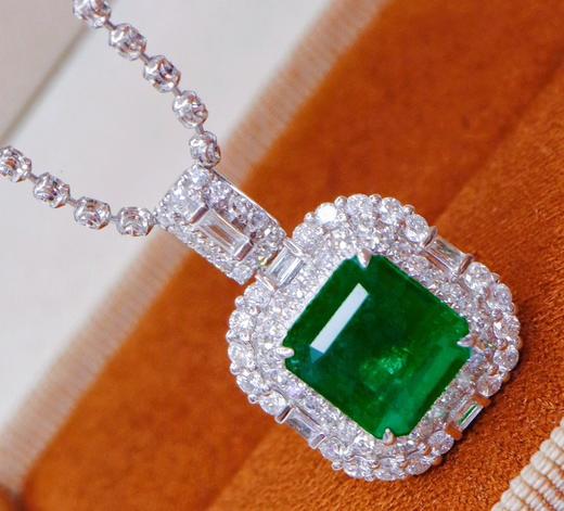 2.4ct 祖母绿吊坠 商品图0