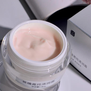 复刻前辈50克正装玫瑰菁纯清润霜 酵母发酵产物第五位皮肤微生态友好 玻色因和玫瑰精萃以及98%长链脂肪酸的白池花籽油添加：膏体滋润不油腻，轻盈润焕光彩 商品图6