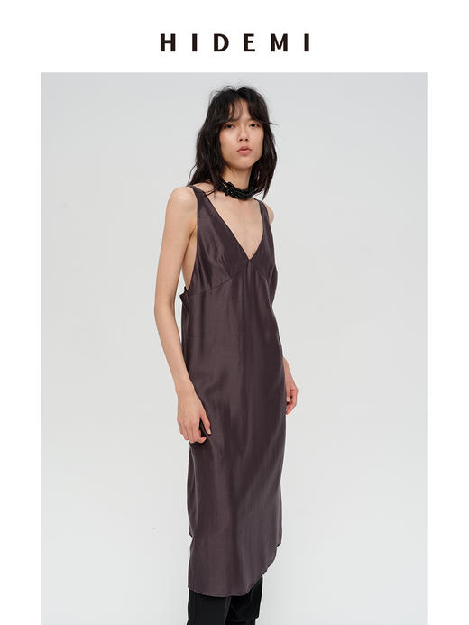HIDEMI 极简设计感V领立体剪裁廓形茧型宽肩带露背式双层薄纱感连衣裙 奶油白/炭灰色 商品图6