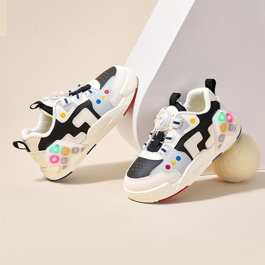 卡特兔童鞋儿童板鞋小白鞋2024秋季闪灯鞋旋转纽扣运动跑步鞋 商品图3