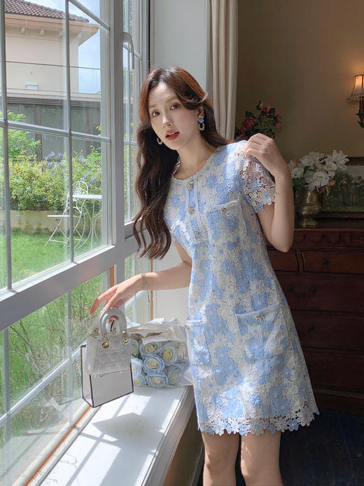 张心子【青花瓷】小香风重工水溶蕾丝连衣裙女夏轻奢钩花镂空短裙 U2407010 商品图8